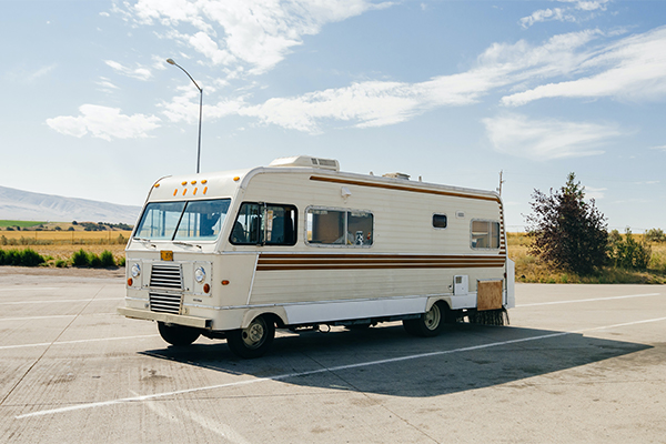 What is the Difference Between an RV and a Motorhome?